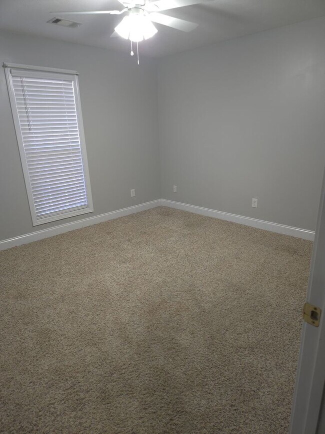 Building Photo - FOR RENT in NORTH COLUMBUS! Available NOW!