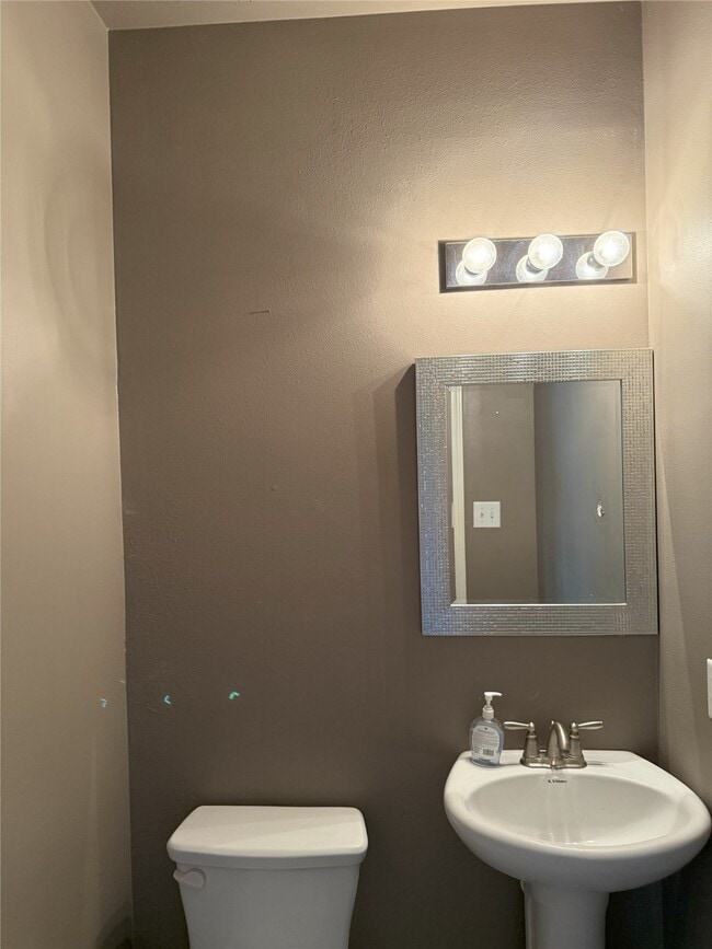 Building Photo - 22434 Albee Dr