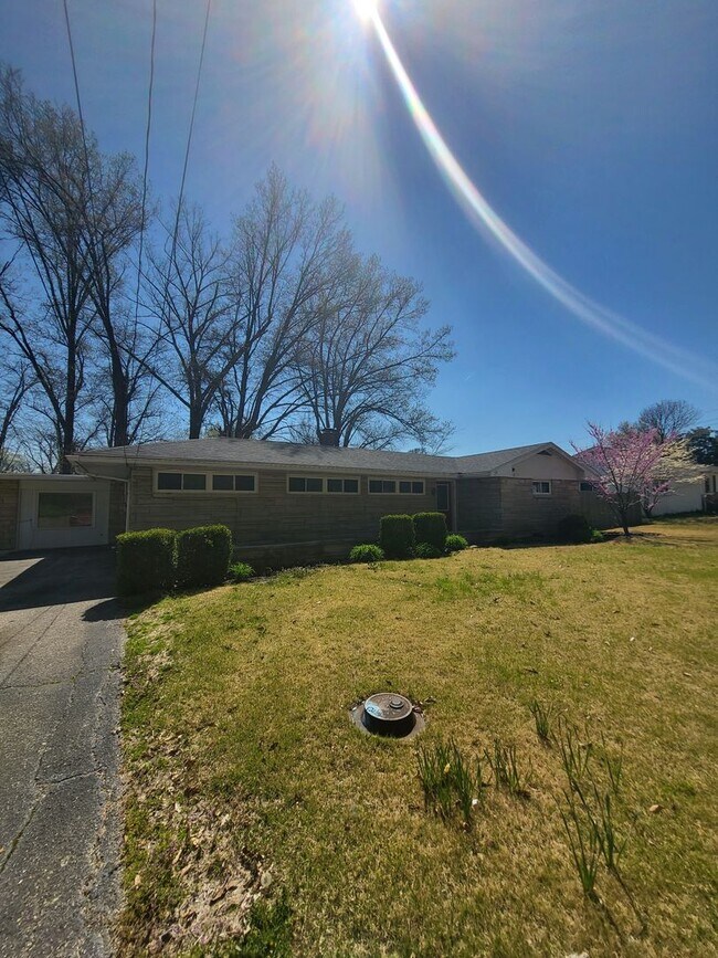 Building Photo - 507 Pfeiffer Rd