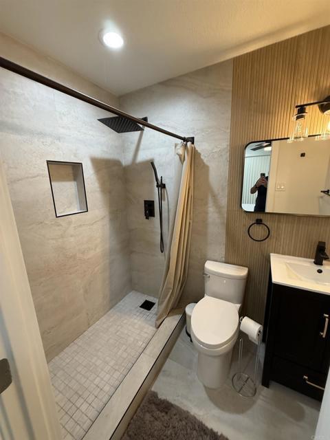 Building Photo - 817 Saugerties Ave