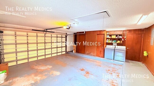 Building Photo - 909 Gazell Trail