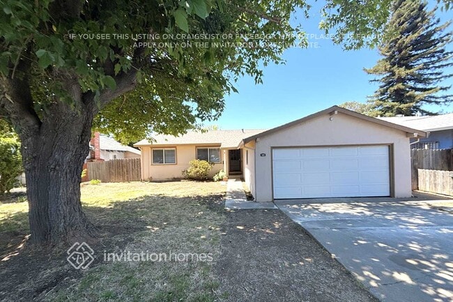 Building Photo - 525 Falcon Dr