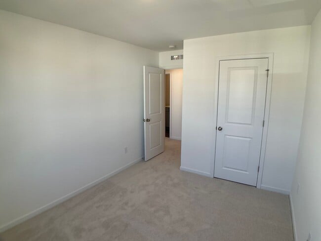 Building Photo - Brand New Townhome in Lawson Townes, Haw R...