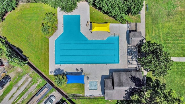 Building Photo - 10850 White Oak Point Ct