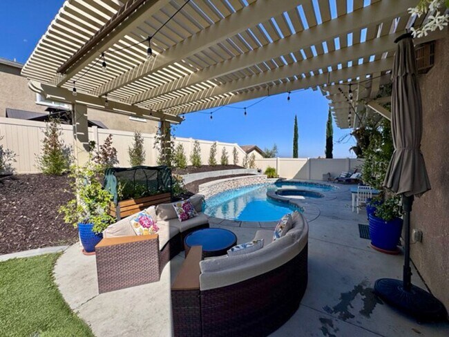 Building Photo - Stunning 5 Bedroom + Office Home with Priv...