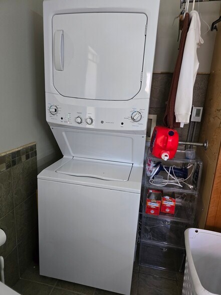 Building Photo - 246 Lowell Rd