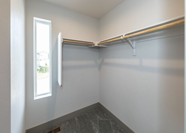 Building Photo - 2 Bedroom Luxury townhome