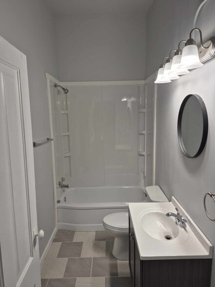 Building Photo - 19 W Central St