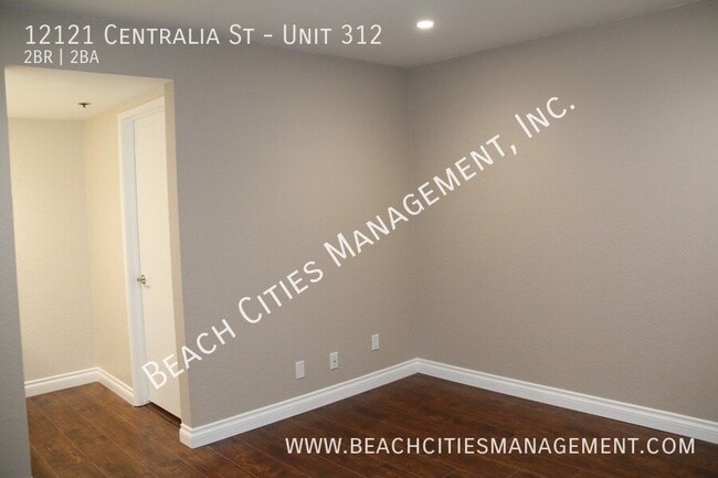 Building Photo - 12121 Centralia St