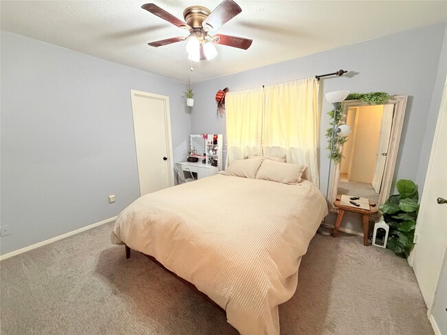 Building Photo - 14790 Cypress Dr