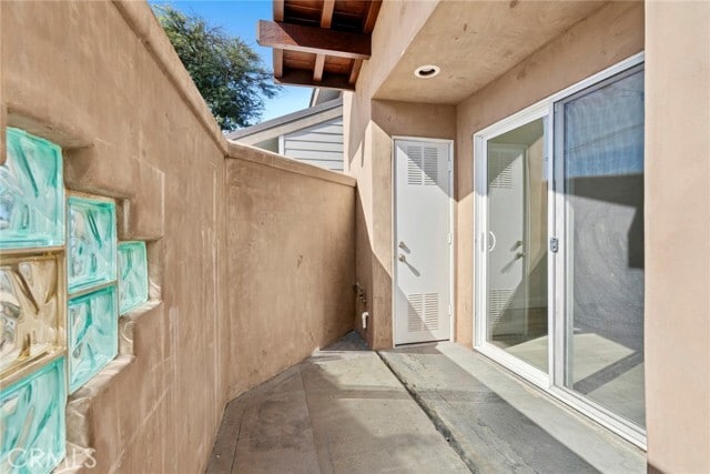 Building Photo - 2225 Santa Ana Ave