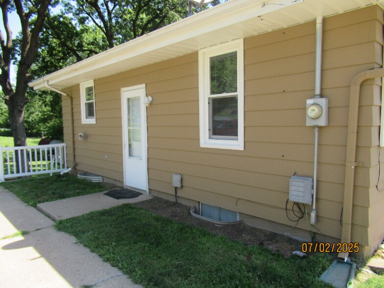 Building Photo - 121 Bell Ave