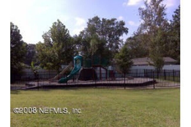 Building Photo - 2/2 Condo  in Merrill Pines Gated Community