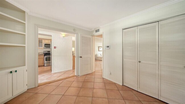 Building Photo - 1650 Pine Tree Ln
