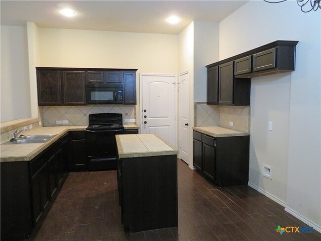 Building Photo - 554 Creekside Cir