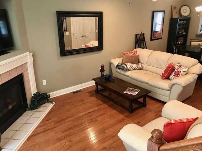 Building Photo - 250 E Delaware Ave