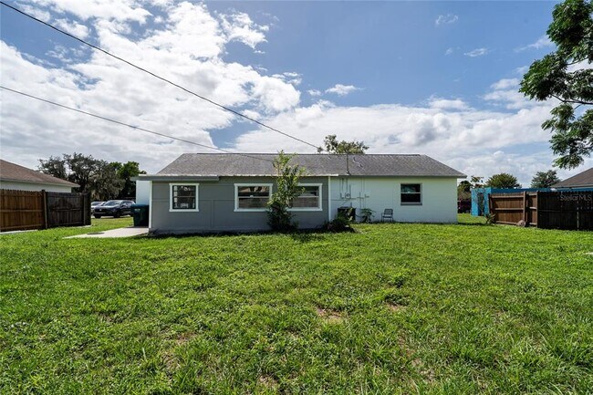 Building Photo - 1034 Falcon St