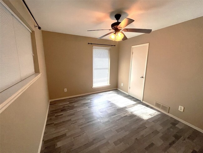 Building Photo - 415 Ray Ave