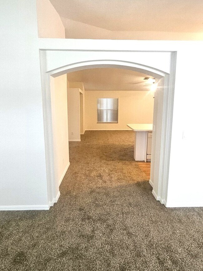Building Photo - 25173 Mercedes Dr