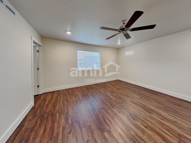 Building Photo - 1317 E Old Mesquite St