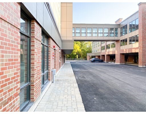 Building Photo - 350 Pleasant St