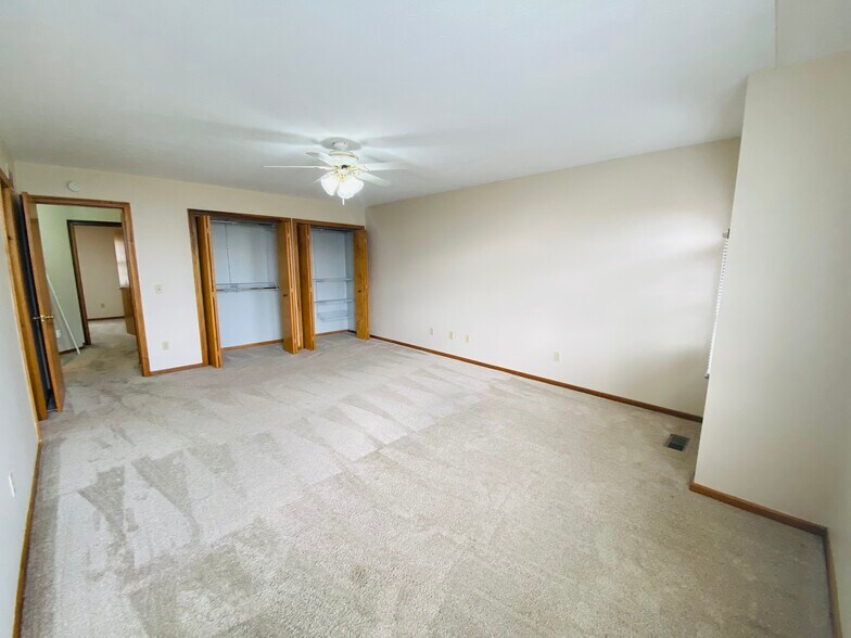 Building Photo - 7491 Shisler St NE