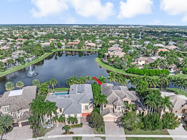 Building Photo - 10513 Versailles Blvd