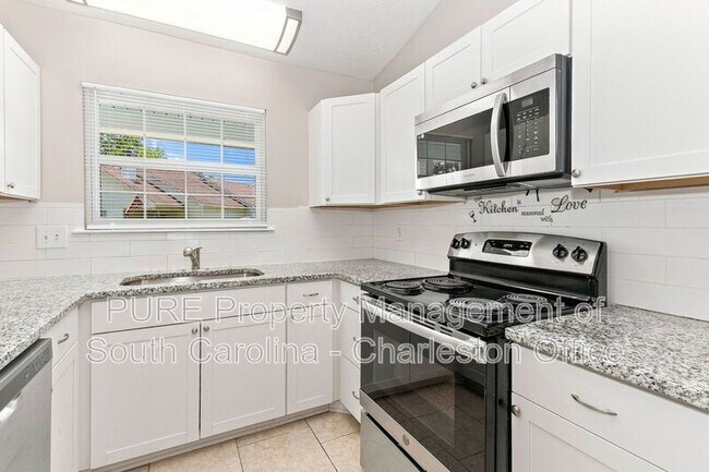 Building Photo - 9610 N Cardinal Dr