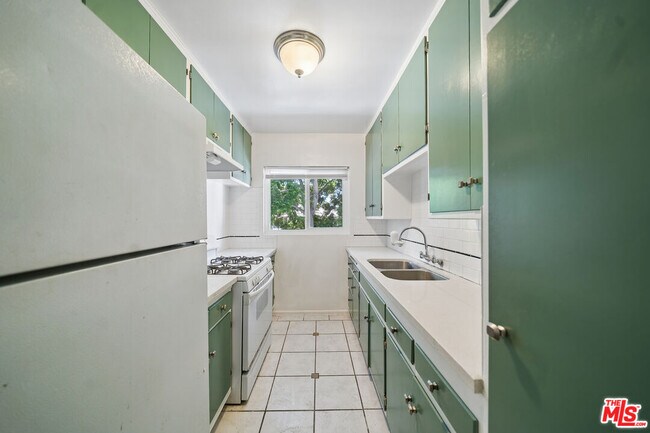 Building Photo - 1206 Hayworth Ave