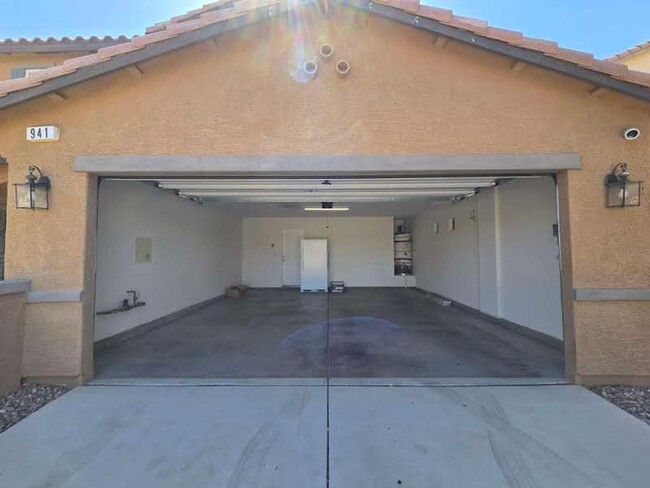 Building Photo - A Fabulous 5 Bedroom Home in Henderson