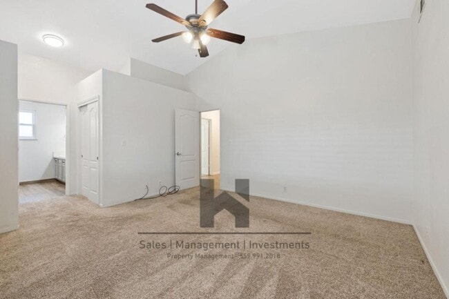 Building Photo - 2651 Elsinore St
