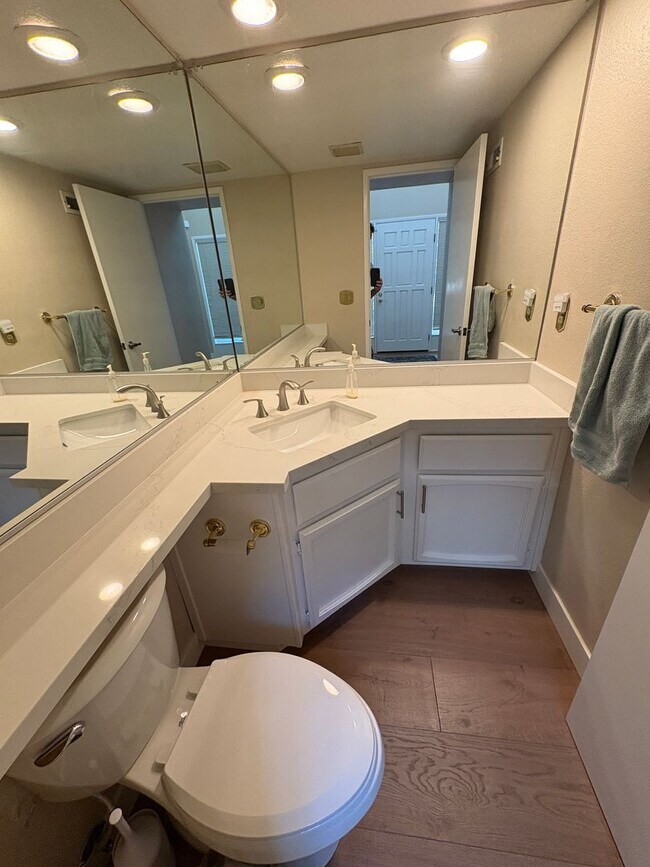 Building Photo - 1818 Stratton Cir