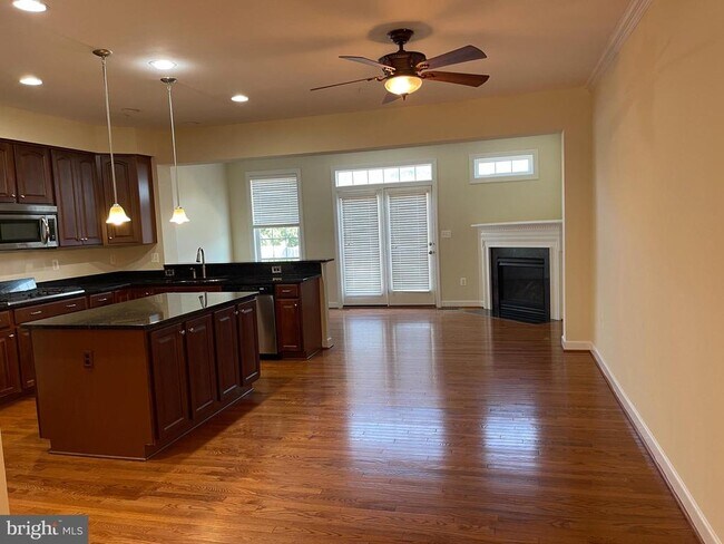 Building Photo - 10506 Old Ellicott Cir