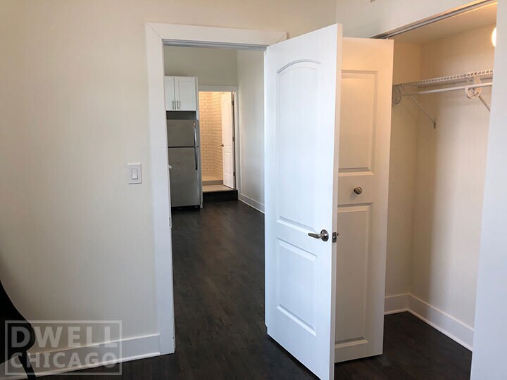 Building Photo - 2362 N Clybourn Ave