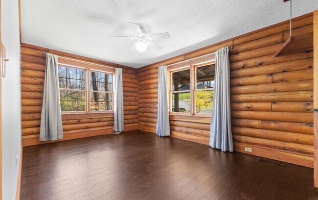 Building Photo - Lake View Rental in Gray