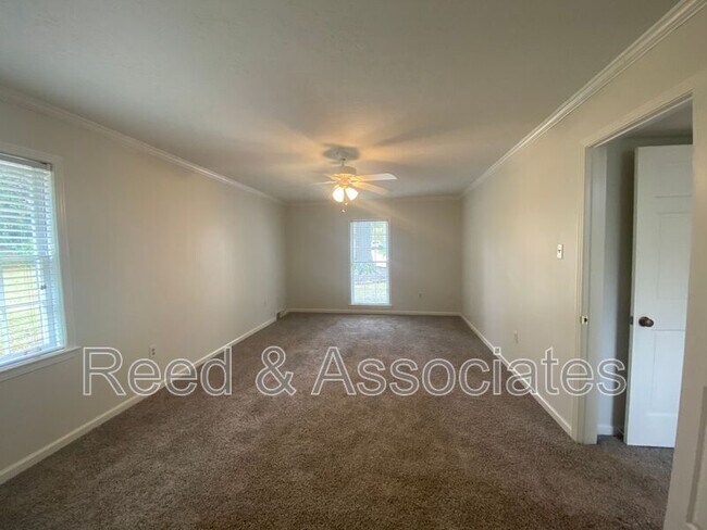 Building Photo - 8403 Pine Valley Ln