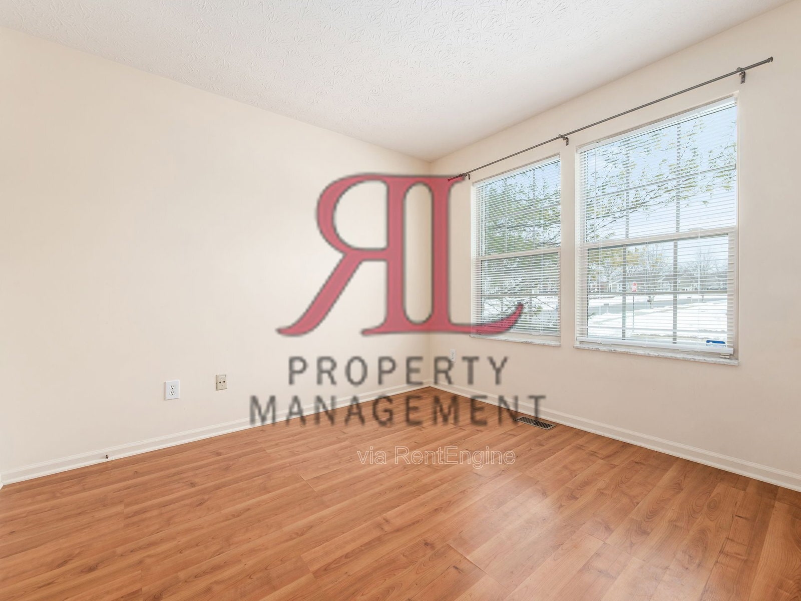 Building Photo - 5567 Hillbrook Dr