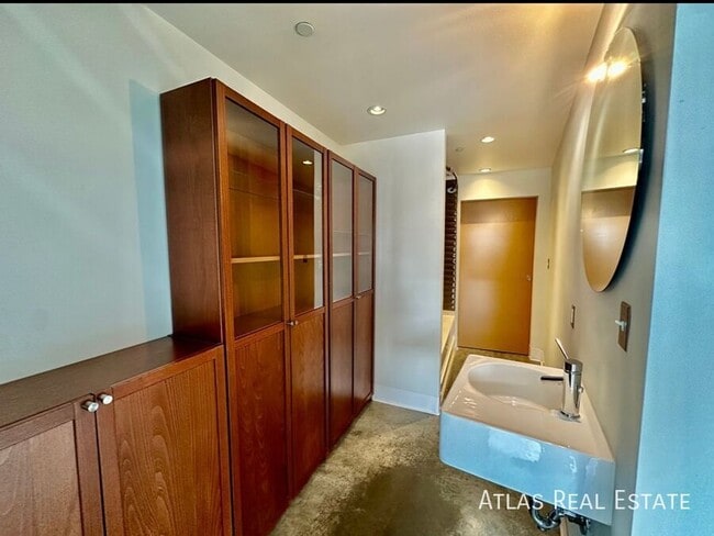 Building Photo - 3457 Ringsby Ct