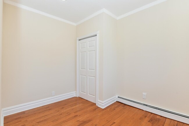 Building Photo - 1402 8TH St