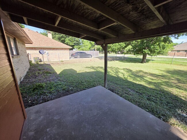 Building Photo - Charming and move-in ready! 3 Bedroom hous...