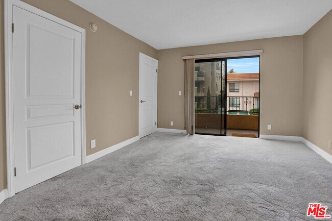 Building Photo - 1633 S Bentley Ave