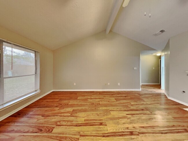 Building Photo - 2419 Sherwood Hollow Ln
