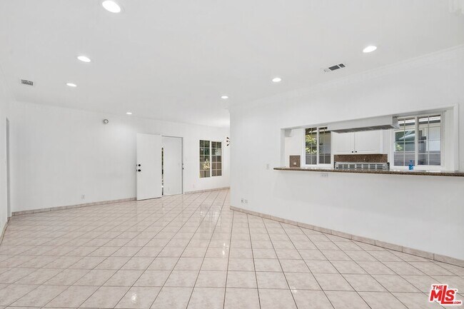 Building Photo - 5630 Radford Ave