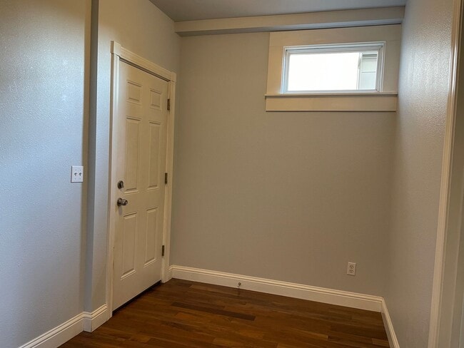 Building Photo - M1614 #1-3