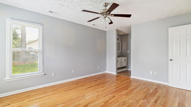 Building Photo - 5017 Tangerine Dr