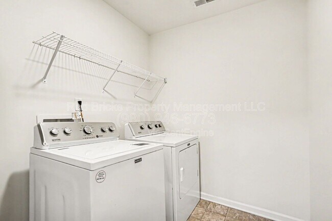 Building Photo - 10420 Benfield Rd