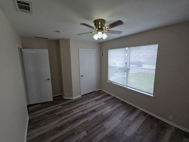 Building Photo - **Charming 3-Bed, 2-Bath Home in Melissa, ...