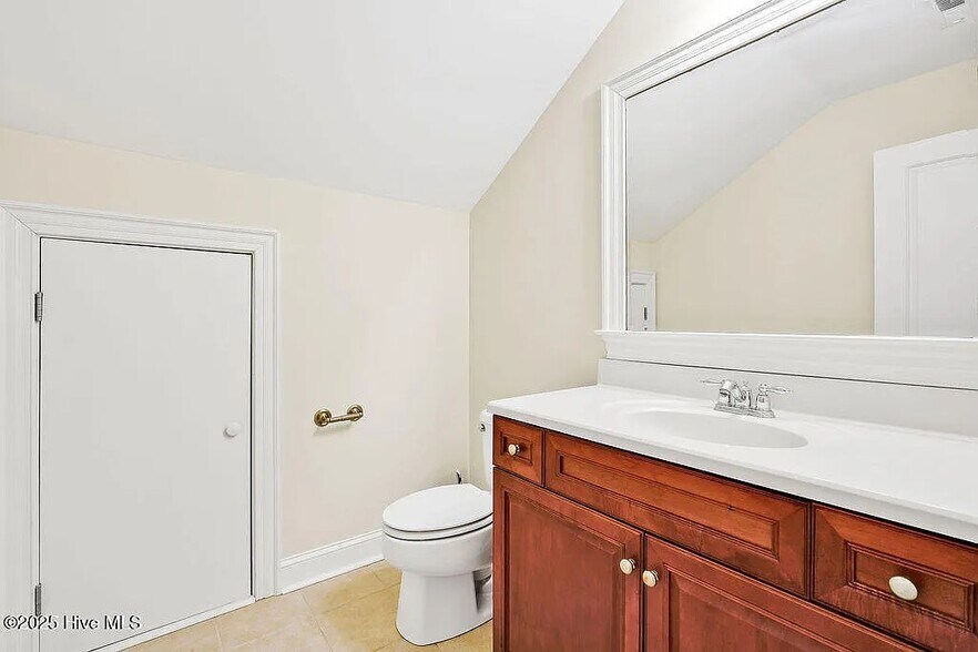 Building Photo - 3347 Jasper Pl