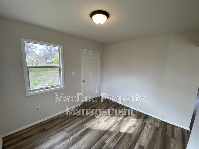 Building Photo - 6037 Rosedale Dr