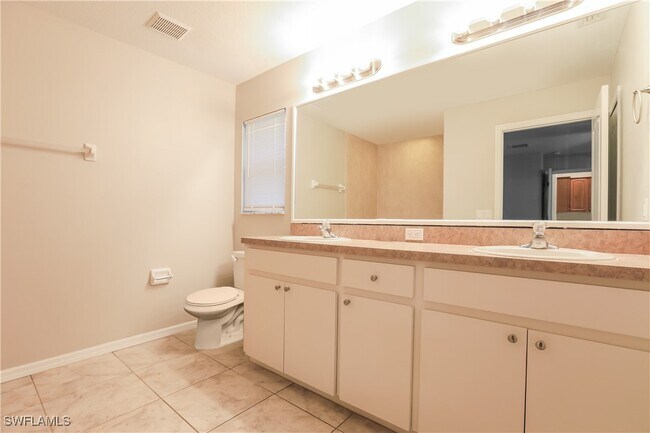 Building Photo - 2431 Frantz St